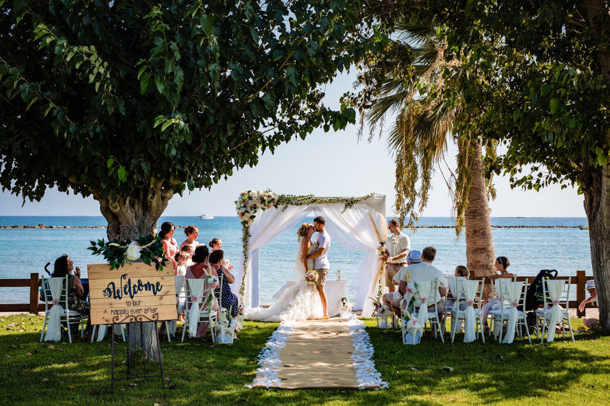 https://tietheknotwedding.co.uk/listings/tie-the-knot-bespoke-cyprus-wedding-planners