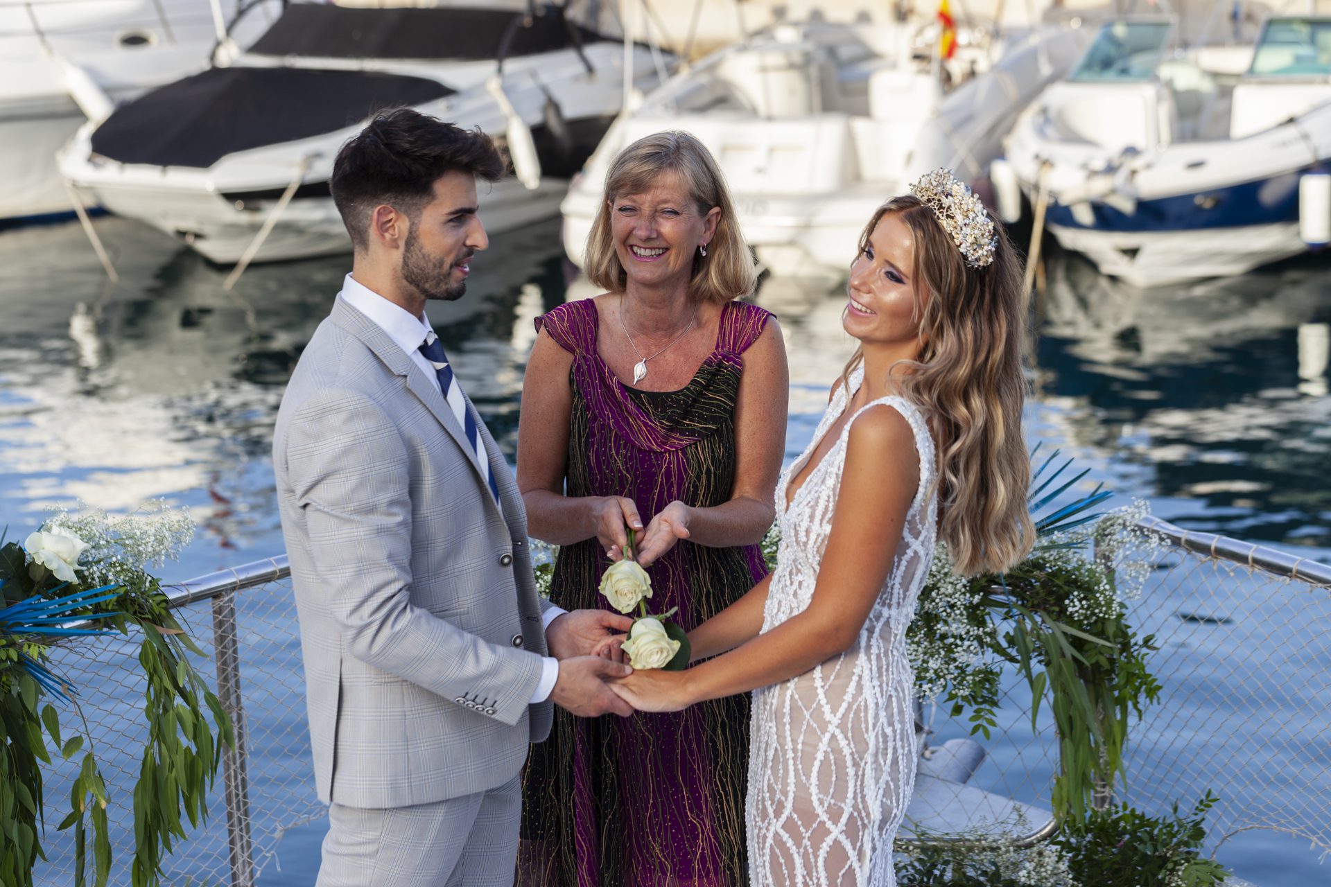 Toni Bonet Photographer boat elopement rose ceremony in Spain