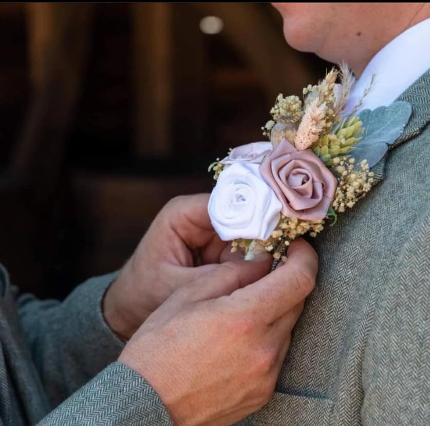 Jane's Vintage Flowers on Tie The Knot Wedding Directory