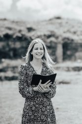 Susannah at Vita Ceremonies - independent wedding, vow renewal and elopement celebrant in Hampshire, Surrey, Berkshire, Dorset and the New Forest