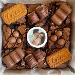 Brownies with image of the wedding couple