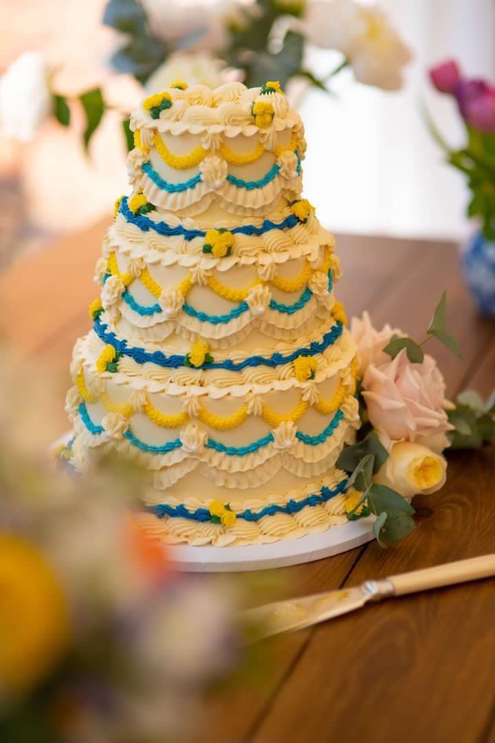 palms bakery yellow wedding cake