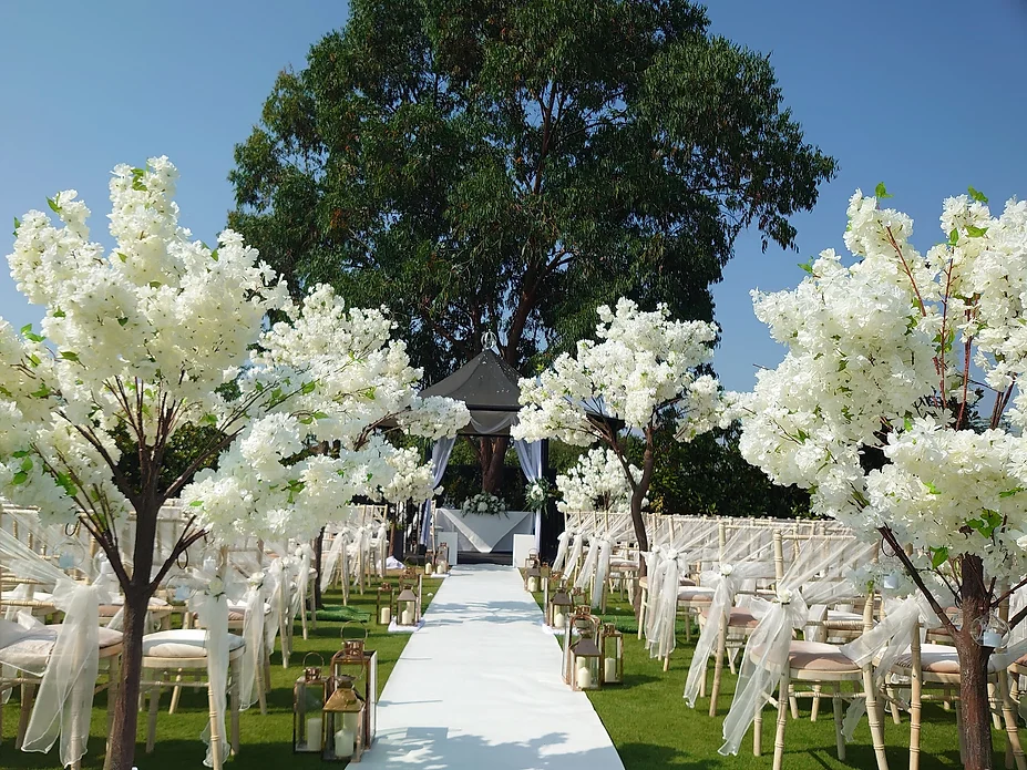 Outdoor wedding ceremony at Stock Brook Country Club