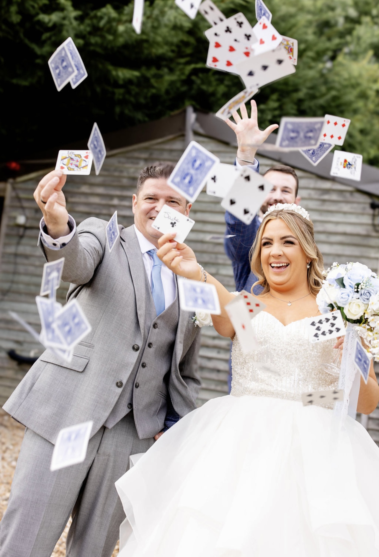 card tricks with magician at wedding