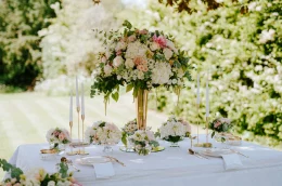 floral table setting