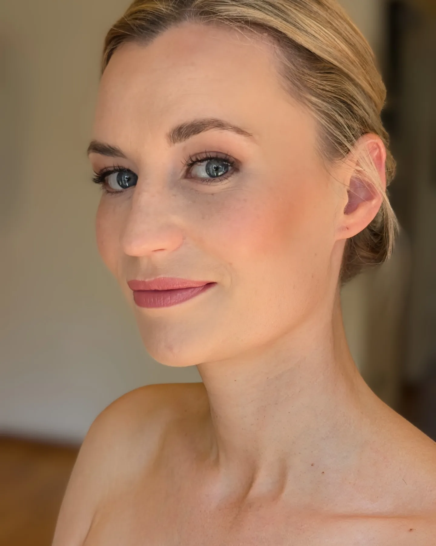 Natural bridal make-up
